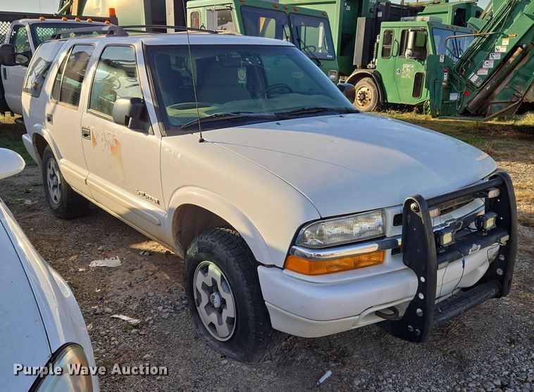 image for item EU5105 2004 Chevrolet Blazer SUV