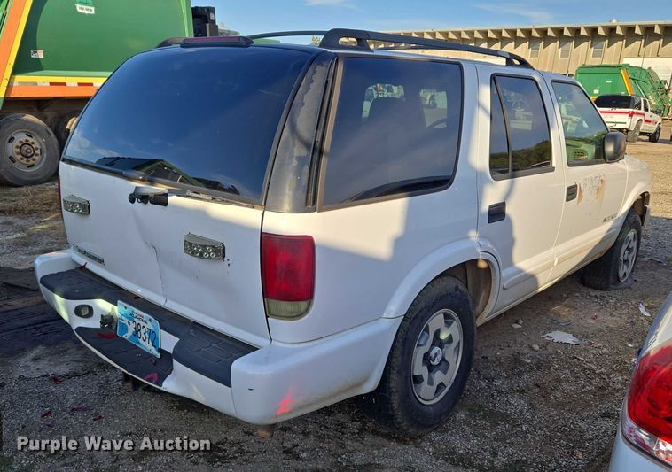 image for item EU5105 2004 Chevrolet Blazer SUV