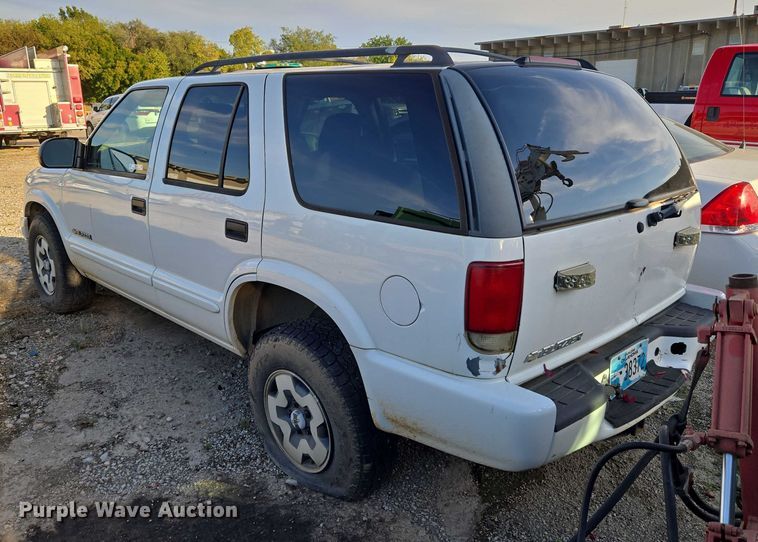 image for item EU5105 2004 Chevrolet Blazer SUV