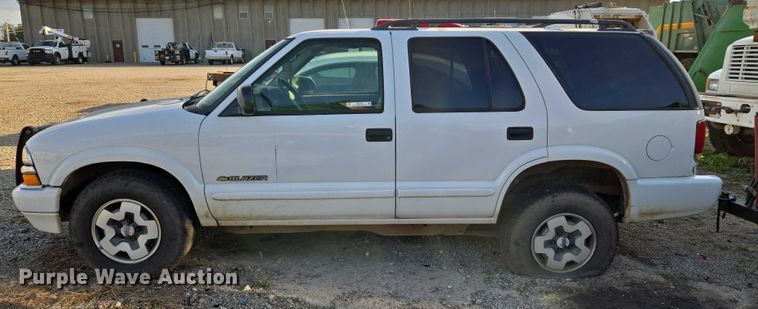image for item EU5105 2004 Chevrolet Blazer SUV