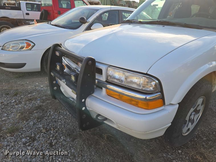 image for item EU5105 2004 Chevrolet Blazer SUV