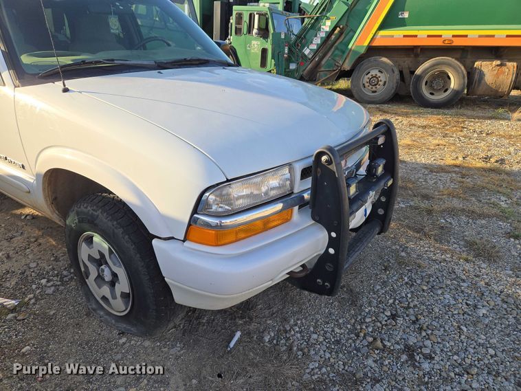 image for item EU5105 2004 Chevrolet Blazer SUV