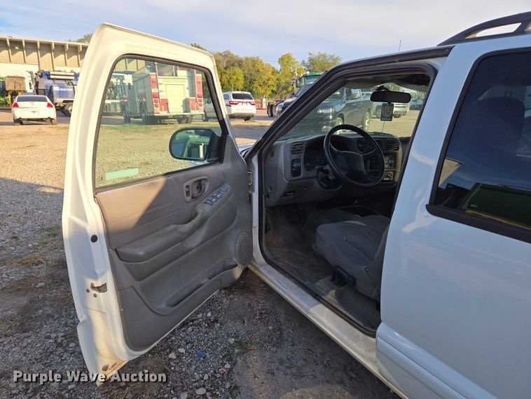 image for item EU5105 2004 Chevrolet Blazer SUV