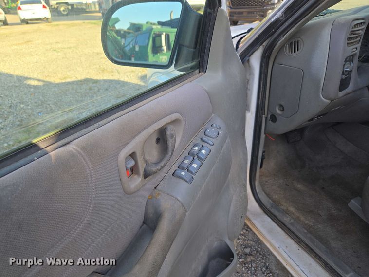 image for item EU5105 2004 Chevrolet Blazer SUV