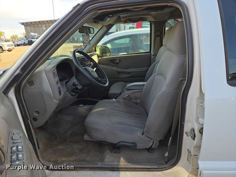 image for item EU5105 2004 Chevrolet Blazer SUV