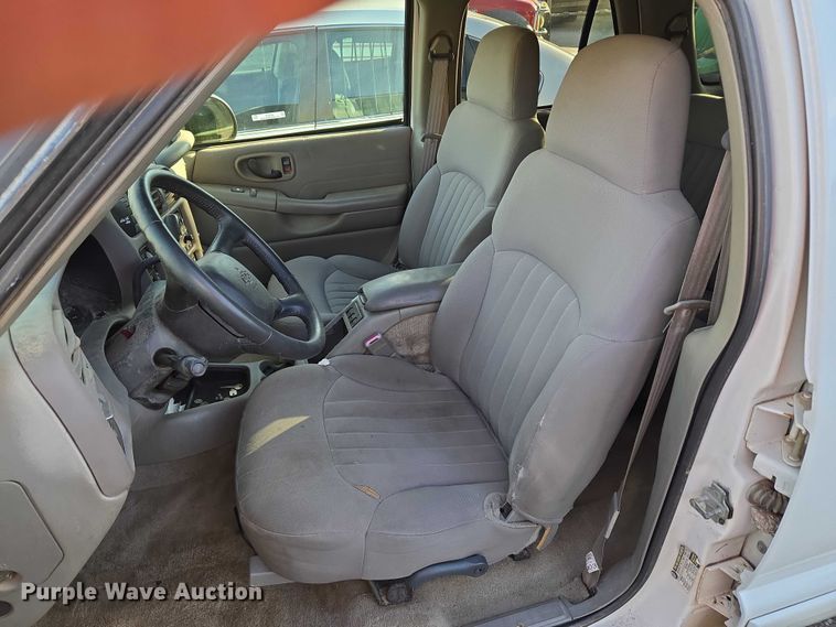 image for item EU5105 2004 Chevrolet Blazer SUV