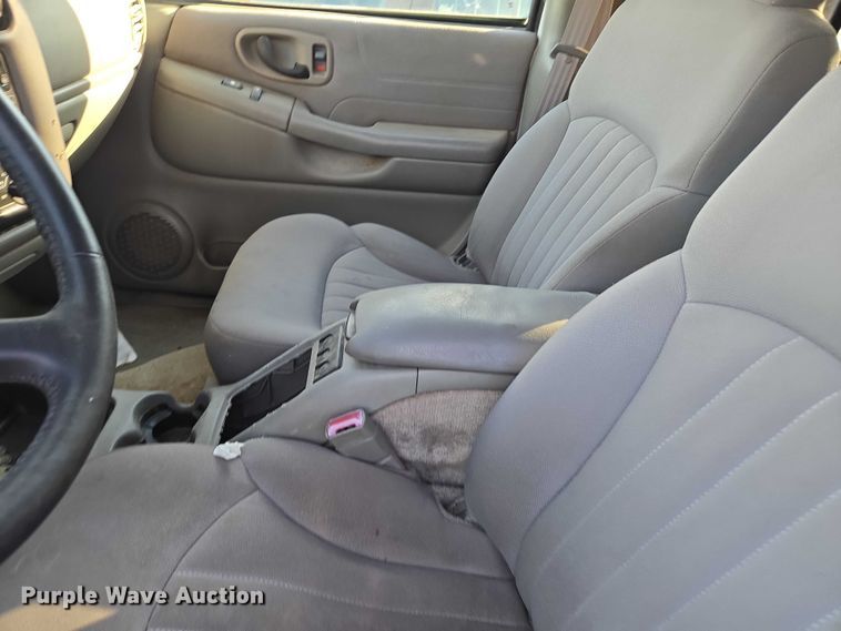 image for item EU5105 2004 Chevrolet Blazer SUV