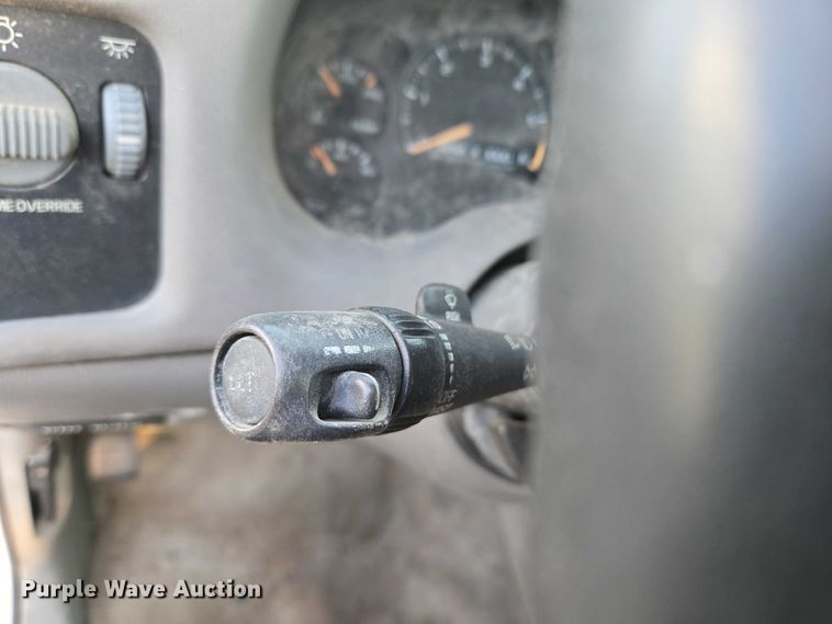 image for item EU5105 2004 Chevrolet Blazer SUV