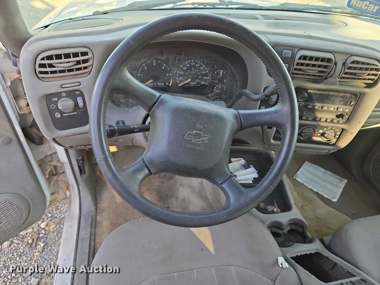 image for item EU5105 2004 Chevrolet Blazer SUV