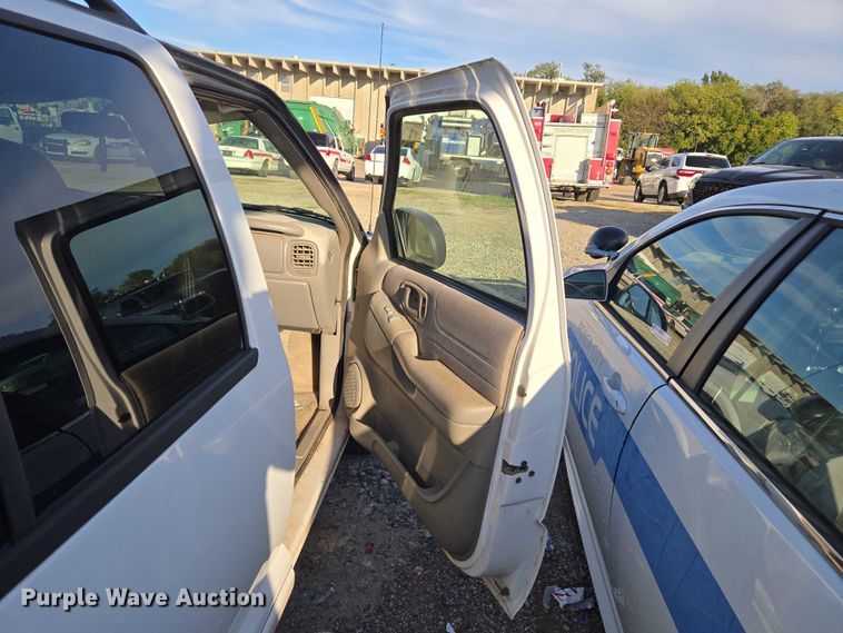 image for item EU5105 2004 Chevrolet Blazer SUV