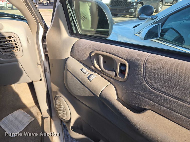 image for item EU5105 2004 Chevrolet Blazer SUV