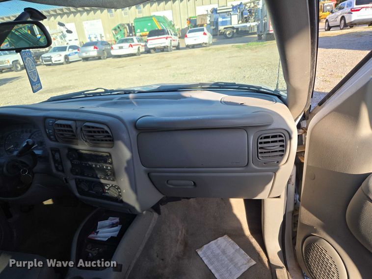 image for item EU5105 2004 Chevrolet Blazer SUV