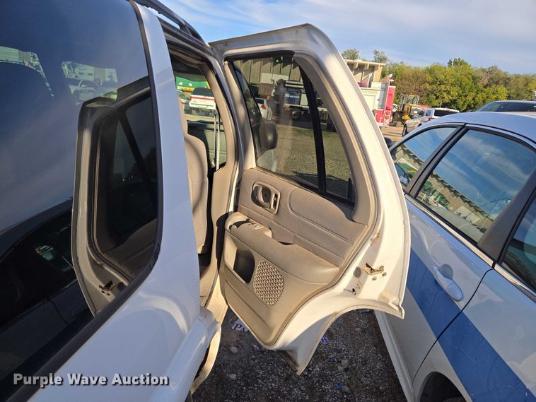 image for item EU5105 2004 Chevrolet Blazer SUV