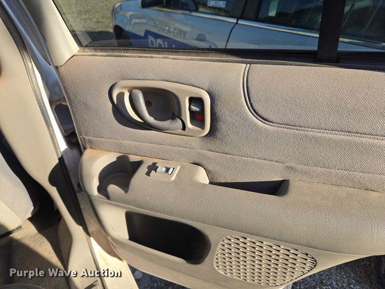 image for item EU5105 2004 Chevrolet Blazer SUV