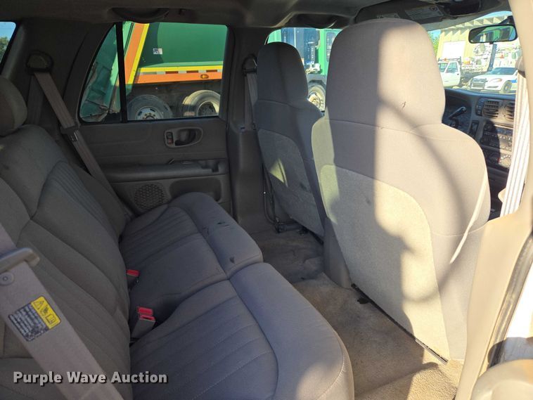 image for item EU5105 2004 Chevrolet Blazer SUV