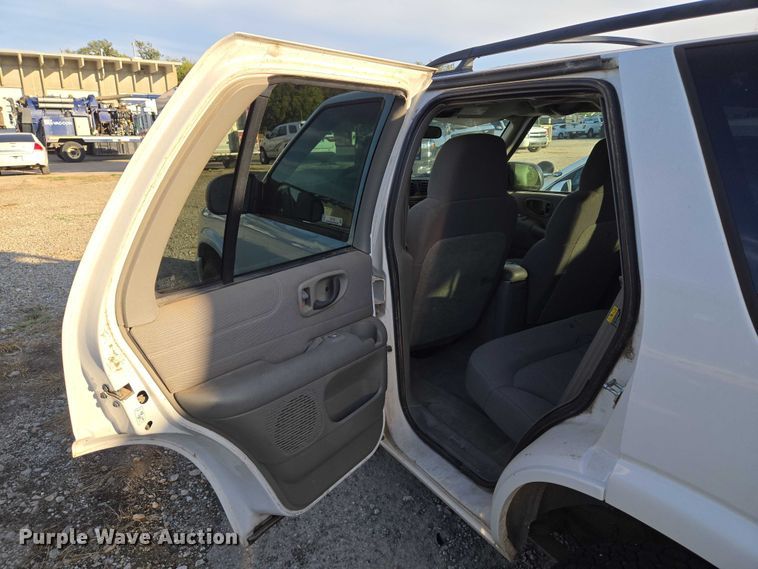 image for item EU5105 2004 Chevrolet Blazer SUV