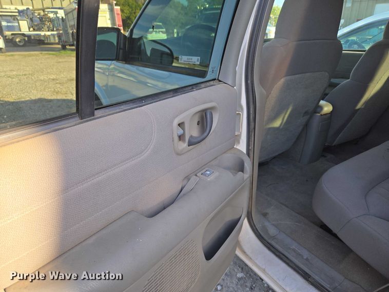 image for item EU5105 2004 Chevrolet Blazer SUV