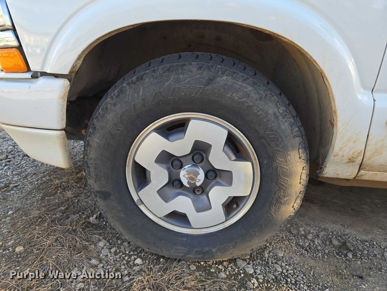 image for item EU5105 2004 Chevrolet Blazer SUV