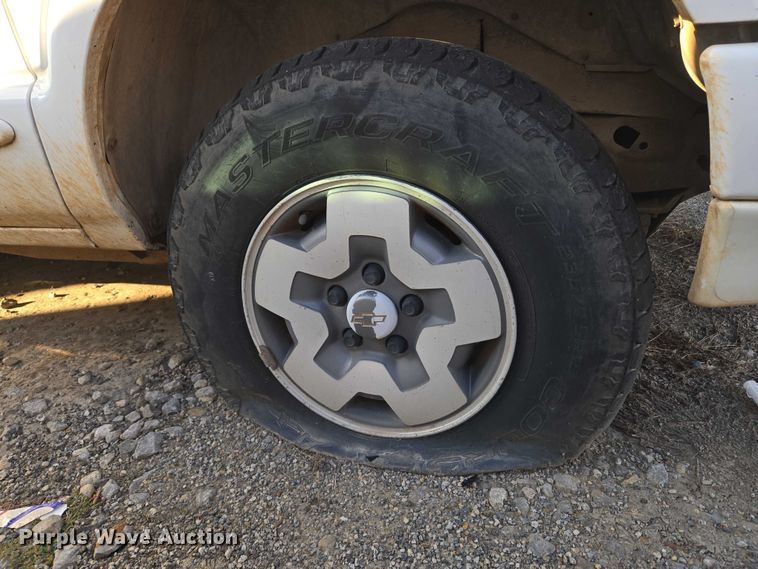 image for item EU5105 2004 Chevrolet Blazer SUV