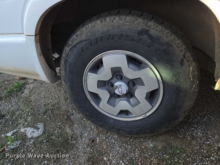 image for item EU5105 2004 Chevrolet Blazer SUV