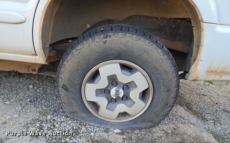 image for item EU5105 2004 Chevrolet Blazer SUV