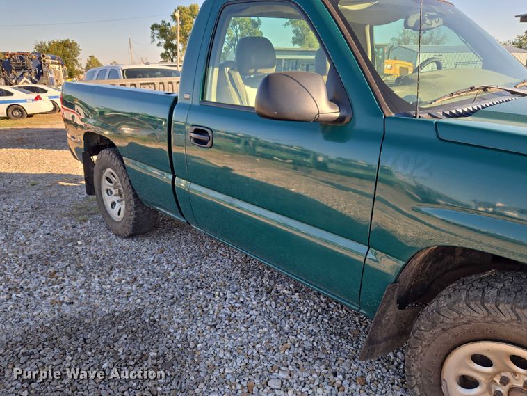 image for item EU5106 2005 Chevrolet Silverado 1500 pickup truck
