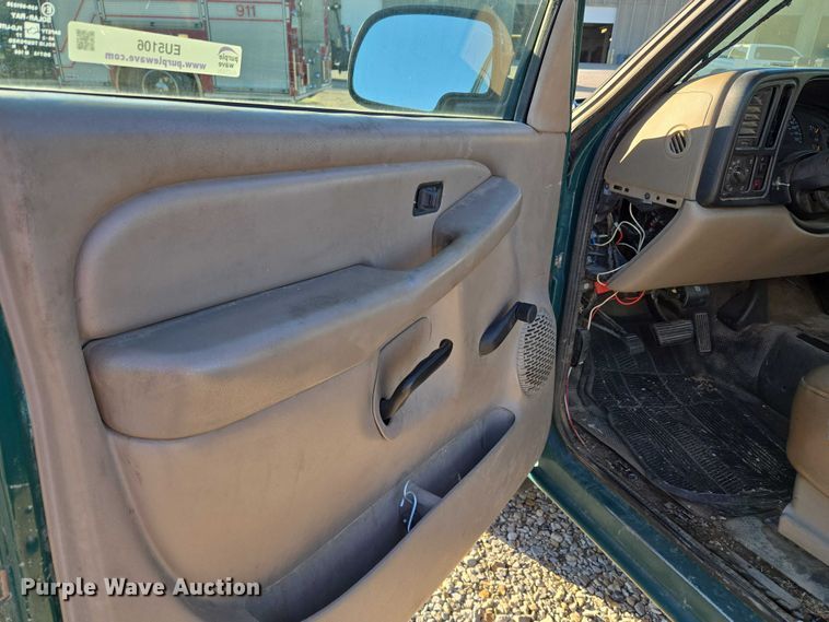 image for item EU5106 2005 Chevrolet Silverado 1500 pickup truck