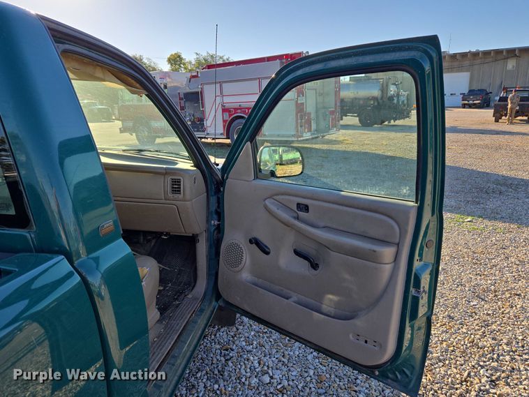 image for item EU5106 2005 Chevrolet Silverado 1500 pickup truck