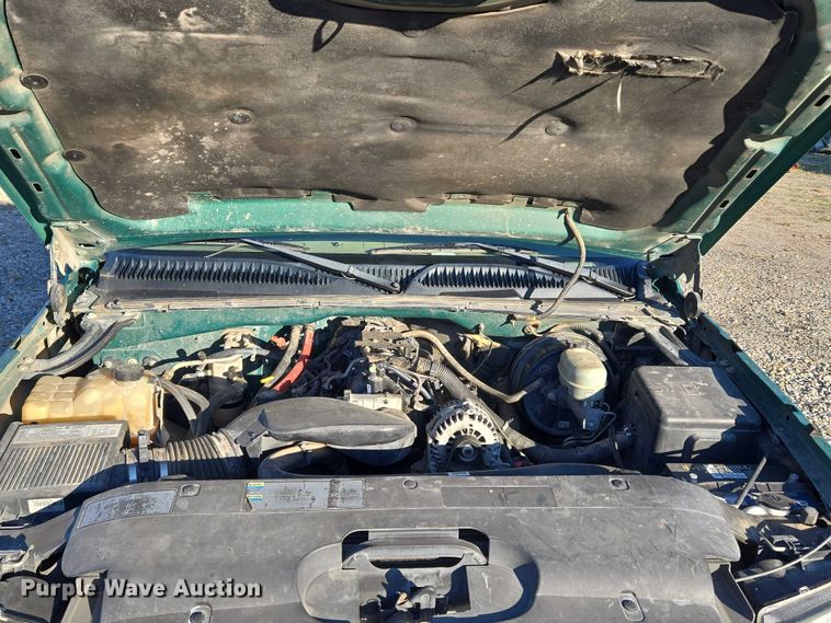 image for item EU5106 2005 Chevrolet Silverado 1500 pickup truck