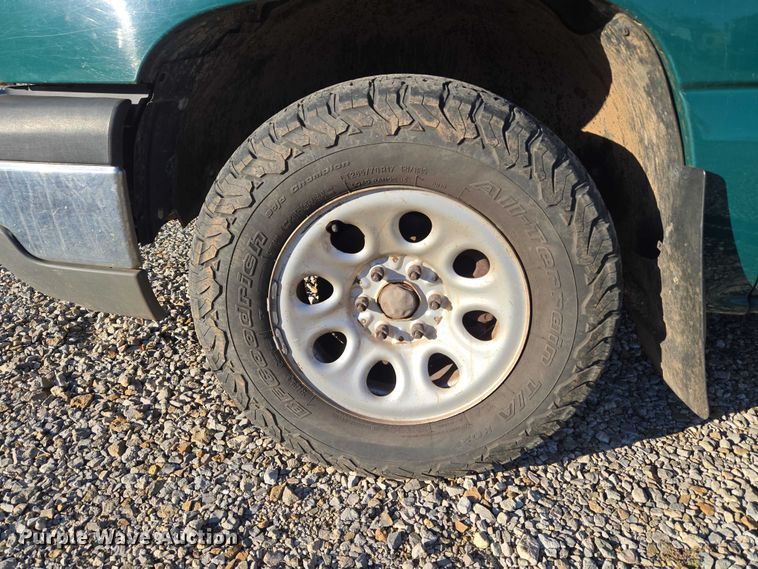 image for item EU5106 2005 Chevrolet Silverado 1500 pickup truck