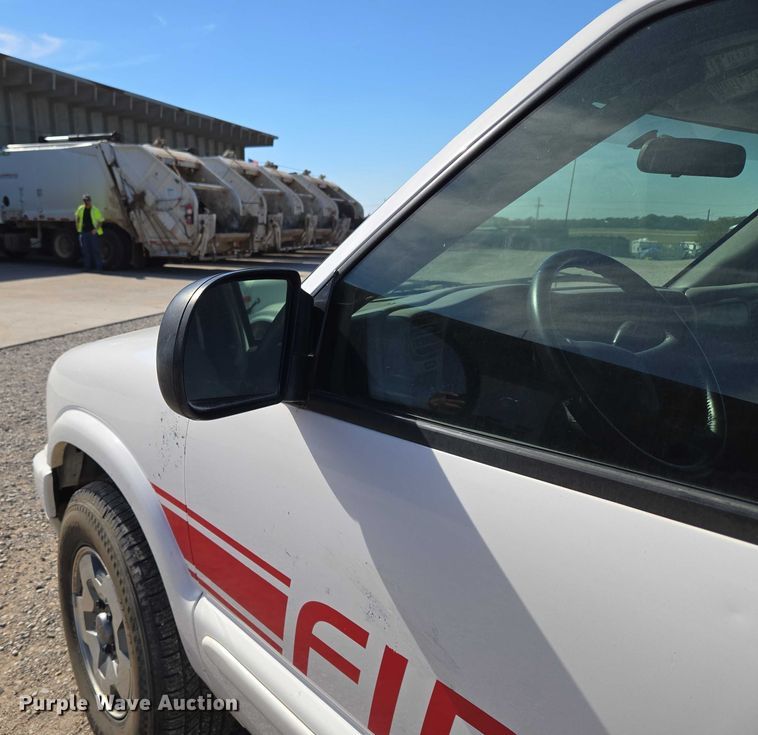 image for item EU5110 2004 Chevrolet Blazer SUV