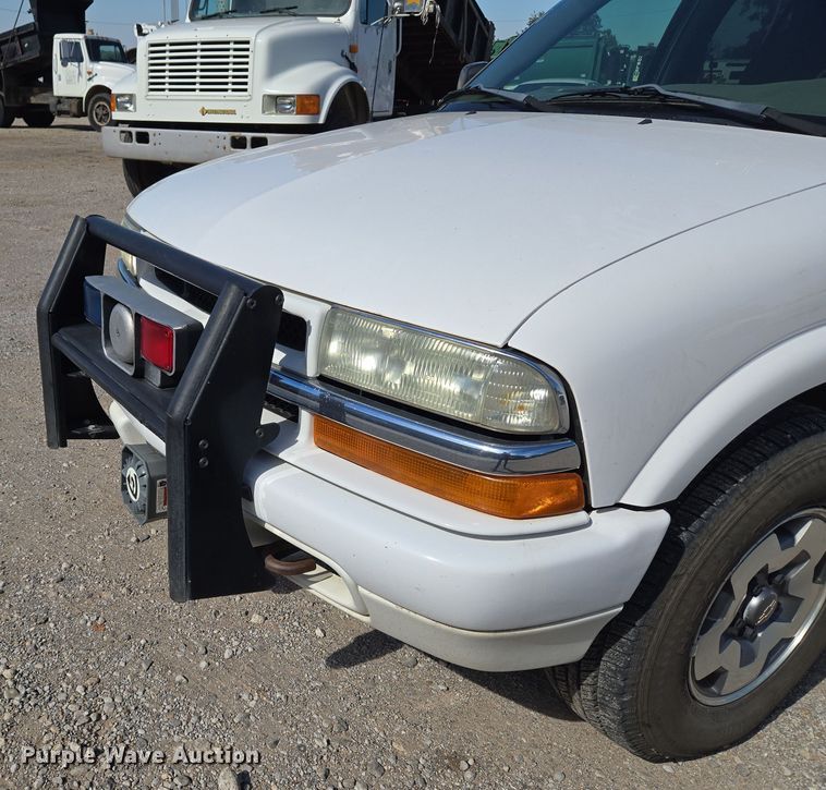 image for item EU5110 2004 Chevrolet Blazer SUV