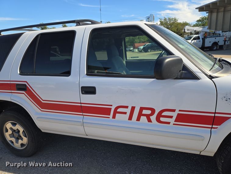 image for item EU5110 2004 Chevrolet Blazer SUV