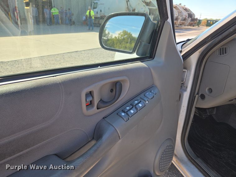 image for item EU5110 2004 Chevrolet Blazer SUV