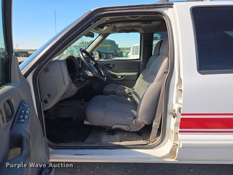 image for item EU5110 2004 Chevrolet Blazer SUV