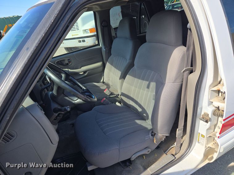 image for item EU5110 2004 Chevrolet Blazer SUV