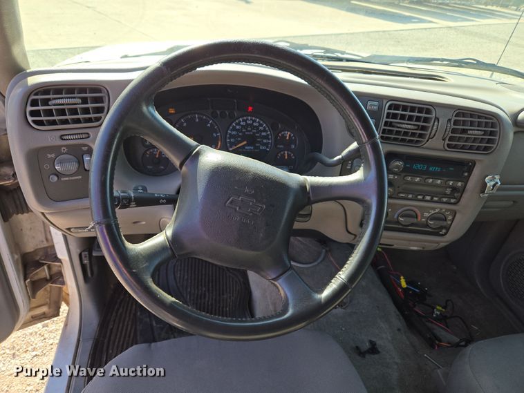 image for item EU5110 2004 Chevrolet Blazer SUV