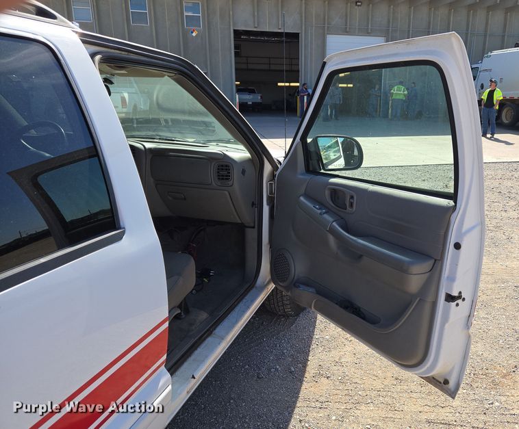 image for item EU5110 2004 Chevrolet Blazer SUV