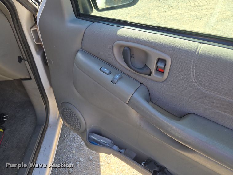 image for item EU5110 2004 Chevrolet Blazer SUV