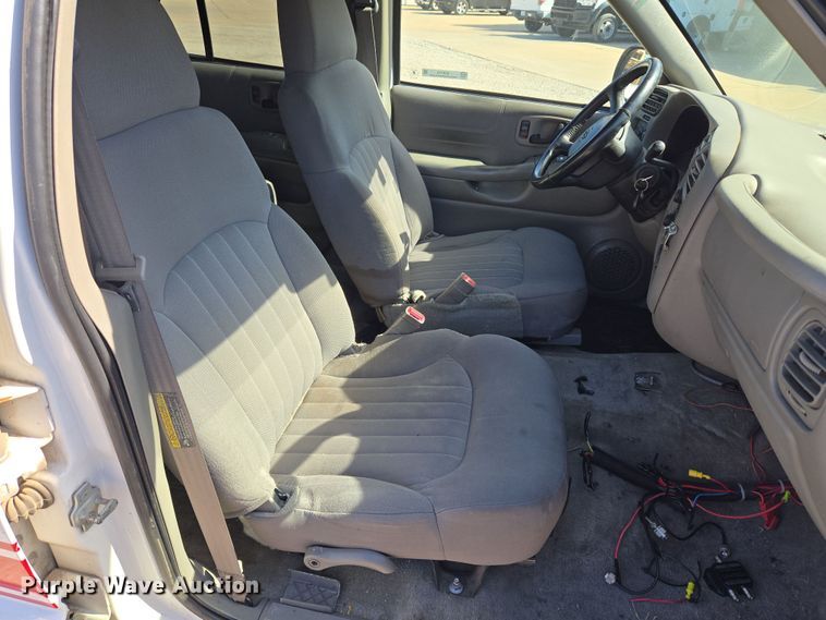 image for item EU5110 2004 Chevrolet Blazer SUV