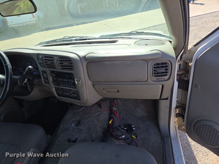 image for item EU5110 2004 Chevrolet Blazer SUV