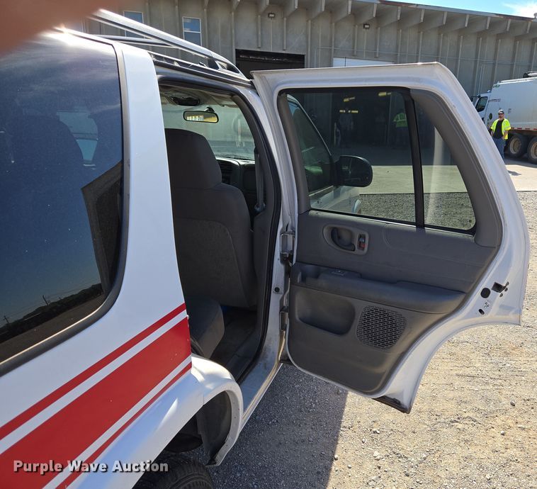 image for item EU5110 2004 Chevrolet Blazer SUV