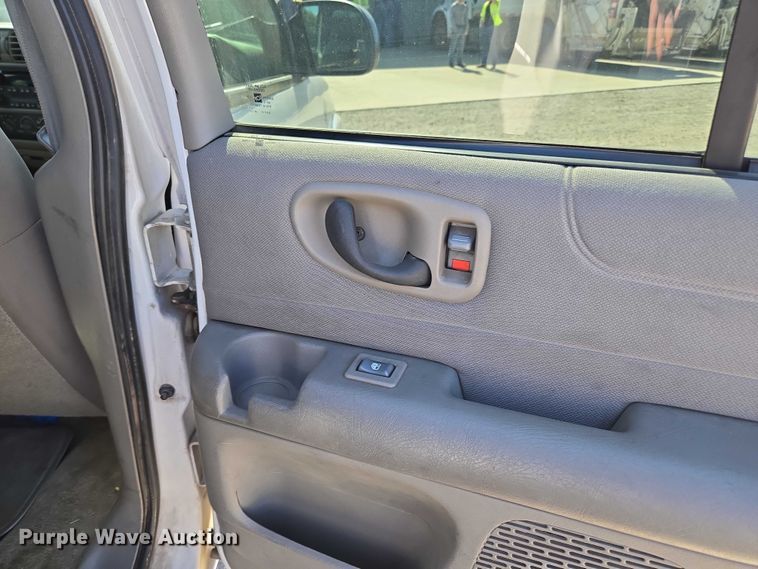 image for item EU5110 2004 Chevrolet Blazer SUV