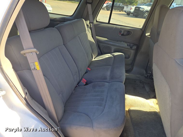 image for item EU5110 2004 Chevrolet Blazer SUV