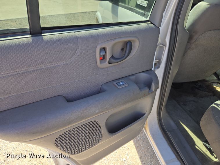 image for item EU5110 2004 Chevrolet Blazer SUV