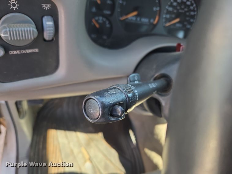 image for item EU5110 2004 Chevrolet Blazer SUV