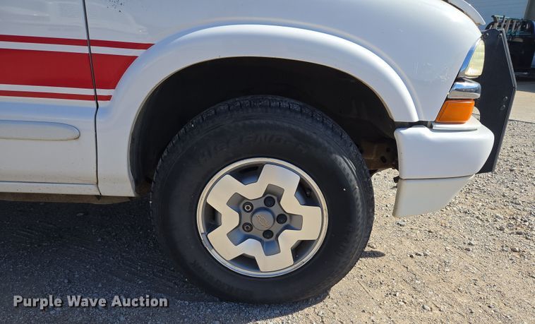 image for item EU5110 2004 Chevrolet Blazer SUV