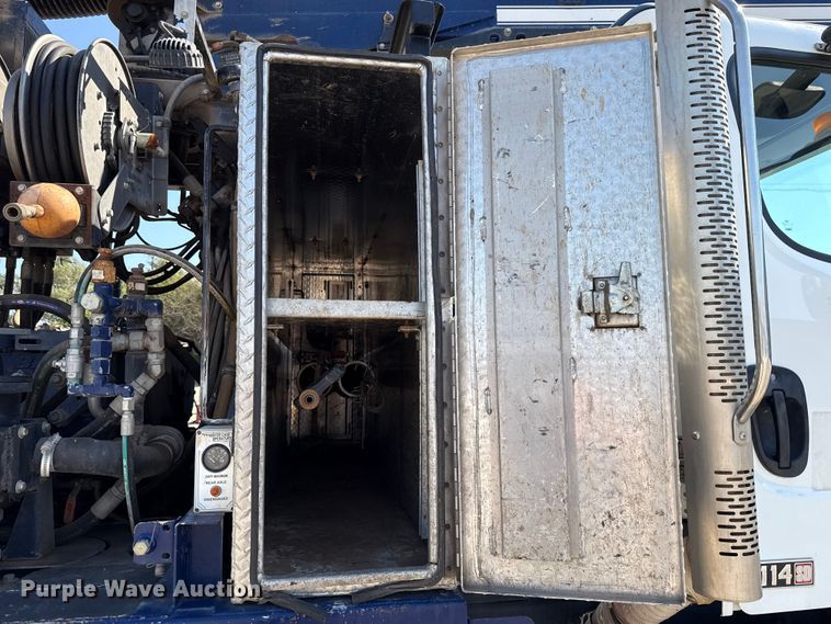 image for item EU5117 2015 Freightliner 114SD sewer jetter truck