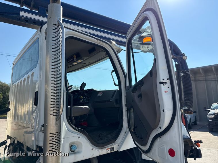 image for item EU5117 2015 Freightliner 114SD sewer jetter truck