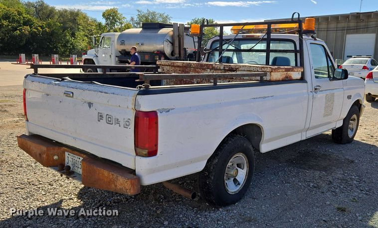 image for item EU5122 1994 Ford F150 pickup truck